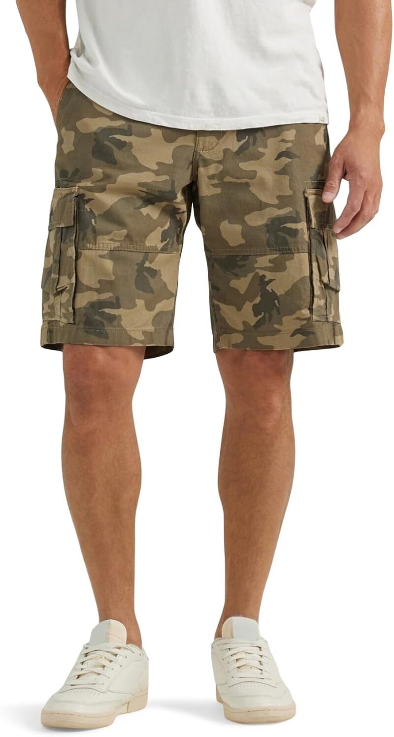 men Cargo shorts with multiple pockets